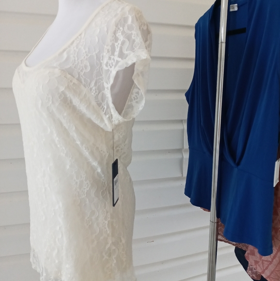 Tops - Picture 3 of 6